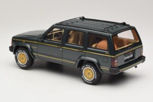 Jeep Cherokee XJ Limited Dark Hunter Green Otto 1:18 OT1340 Sveķi — attēls 5 no 6