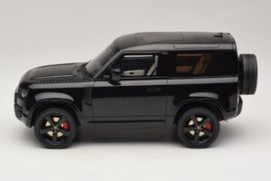Land Rover Defender 90 L663 P400 X-Dynamic HSE Santorini Black GT Spirit 1:18 GT992 Sveķi — attēls 3 no 6
