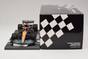 McLaren MCL36 #3 D. Ricciardo Abu Dhabi GP 2022 Minichamps 1:18 537224003 Sveķi — attēls 6 no 7