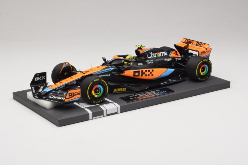 McLaren MCL60 #4 L. Norris 2nd Place Hungarian GP 2023 Minichamps 1:18 537233004 Sveķi