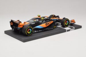 McLaren MCL60 #4 L. Norris 2nd Place Hungarian GP 2023 Minichamps 1:18 537233004 Sveķi — attēls 2 no 7