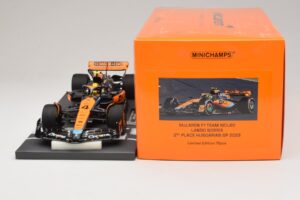 McLaren MCL60 #4 L. Norris 2nd Place Hungarian GP 2023 Minichamps 1:18 537233004 Sveķi — attēls 6 no 7
