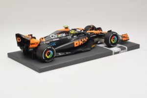 McLaren MCL60 #4 L. Norris 2nd Place Japanese GP 2023 Minichamps 1:18 537233504 Sveķi — attēls 2 no 7