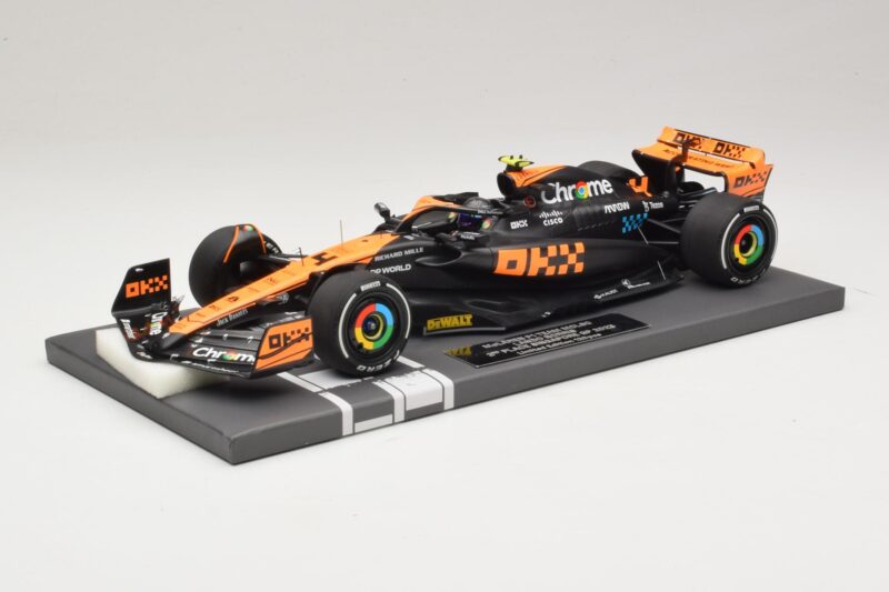 McLaren MCL60 #4 L. Norris 2nd Place Singapore GP 2023 Minichamps 1:18 537233404 Sveķi