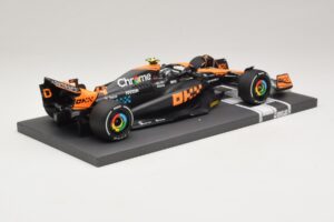 McLaren MCL60 #4 L. Norris 2nd Place Singapore GP 2023 Minichamps 1:18 537233404 Sveķi — attēls 2 no 7