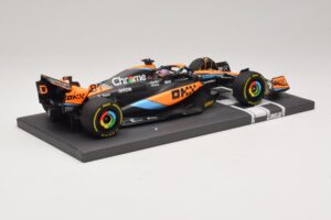 McLaren MCL60 #81 O. Piastri Hungarian GP 2023 Minichamps 1:18 537233081 Sveķi — attēls 2 no 7