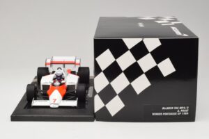 McLaren MP4/2 TAG #7 A. Prost Portuguese GP Winner 1984 Minichamps 1:18 537841807 Sveķi — attēls 6 no 7