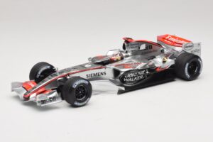 McLaren MP4/21 #3 K. Raikkonen 2006 Minichamps 1:18 530061803 Sveķi
