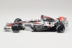 McLaren MP4/21 #3 K. Raikkonen 2006 Minichamps 1:18 530061803 Sveķi — attēls 3 no 7