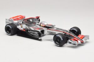 McLaren MP4/21 #3 K. Raikkonen 2006 Minichamps 1:18 530061803 Sveķi — attēls 4 no 7