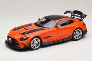 Mercedes AMG GT Black Series C190 Oranžs ar Sudraba Diskiem Minichamps 1:18 110032024 Metāls