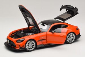Mercedes AMG GT Black Series C190 Oranžs ar Sudraba Diskiem Minichamps 1:18 110032024 Metāls — attēls 2 no 8