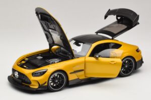 Mercedes AMG GT Black Series C190 Solarbeam Yellow Metallic Minichamps 1:18 110032021 Metāls — attēls 2 no 8