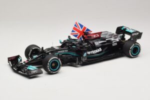 Mercedes AMG Petronas W12 E Performance L. Hamilton Winner British GP 2021 Minichamps 1:18 110211144 Sveķi