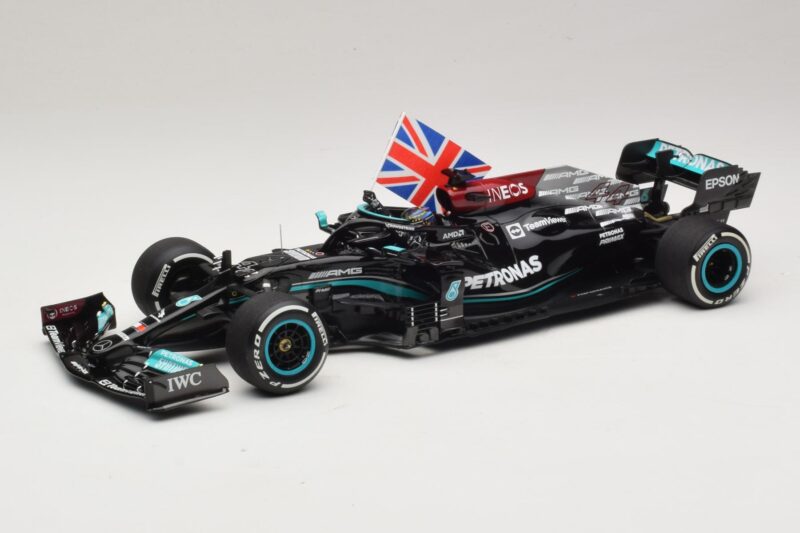 Mercedes AMG Petronas W12 E Performance L. Hamilton Winner British GP 2021 Minichamps 1:18 110211144 Sveķi