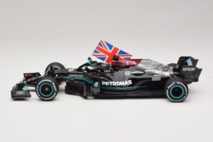 Mercedes AMG Petronas W12 E Performance L. Hamilton Winner British GP 2021 Minichamps 1:18 110211144 Sveķi — attēls 3 no 7