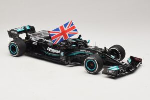 Mercedes AMG Petronas W12 E Performance L. Hamilton Winner British GP 2021 Minichamps 1:18 110211144 Sveķi — attēls 4 no 7