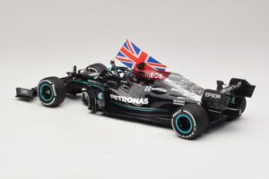 Mercedes AMG Petronas W12 E Performance L. Hamilton Winner British GP 2021 Minichamps 1:18 110211144 Sveķi — attēls 5 no 7