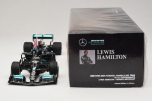 Mercedes AMG Petronas W12 E Performance L. Hamilton Winner British GP 2021 Minichamps 1:18 110211144 Sveķi — attēls 6 no 7