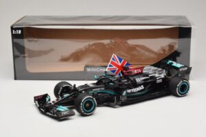 Mercedes AMG Petronas W12 E Performance L. Hamilton Winner British GP 2021 Minichamps 1:18 110211144 Sveķi — attēls 7 no 7