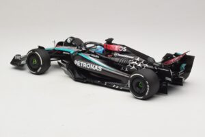 Mercedes AMG Petronas W15 E Performance G. Russell 2024 Minichamps 1:18 110240163 Sveķi — attēls 5 no 7