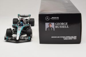 Mercedes AMG Petronas W15 E Performance G. Russell 2024 Minichamps 1:18 110240163 Sveķi — attēls 6 no 7