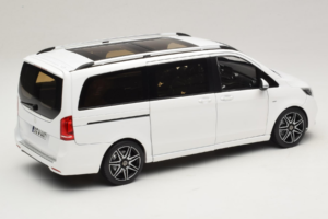 Mercedes V-Class W447 AMG Line Balts Norev 1:18 183876 Metāls — attēls 3 no 8