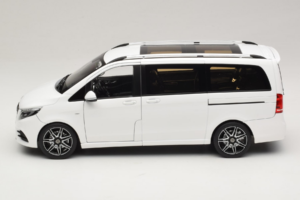 Mercedes V-Class W447 AMG Line Balts Norev 1:18 183876 Metāls — attēls 5 no 8