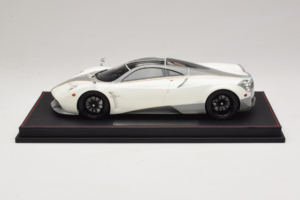 Pagani Huayra Luminous Green AB 1:18 REMC041 Sveķi