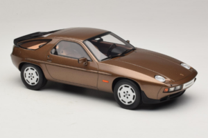 Porsche 928 S Tobacco Metallic GT Spirit 1:18 GT1005 Sveķi — attēls 4 no 6
