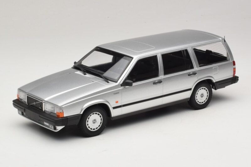 Volvo 740 GL Universāls Sudrabs Minichamps 1:18 155171770 Metāls