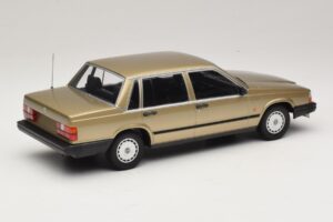 Volvo 740 GL Zeltains Minichamps 1:18 155171700 Metāls — attēls 2 no 6