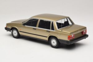 Volvo 740 GL Zeltains Minichamps 1:18 155171700 Metāls — attēls 5 no 6