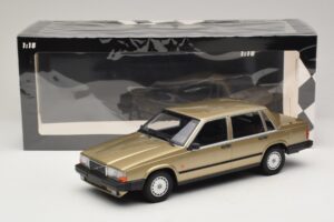 Volvo 740 GL Zeltains Minichamps 1:18 155171700 Metāls — attēls 6 no 6