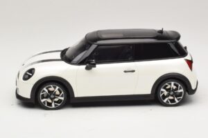 Mini Cooper S F66 Nanuq White Metallic Otto 1:18 OT1245 Sveķi — attēls 3 no 6