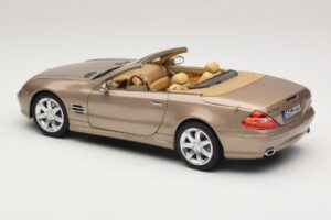 Mercedes SL500 R230 Travertine Beige Norev 1:18 183843 Metāls — attēls 8 no 9