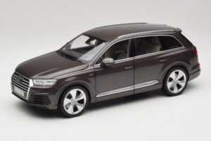 Audi Q7 4M Argus Brown Minichamps 1:18 5011407615 Metāls