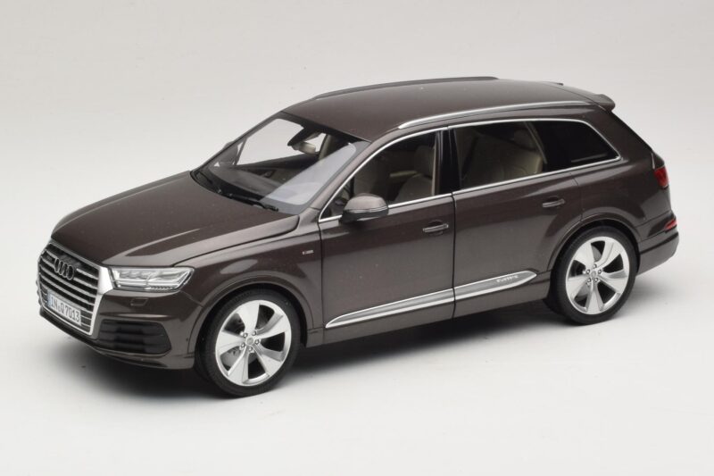 Audi Q7 4M Argus Brown Minichamps 1:18 5011407615 Metāls