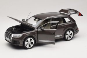 Audi Q7 4M Argus Brown Minichamps 1:18 5011407615 Metāls — attēls 2 no 8