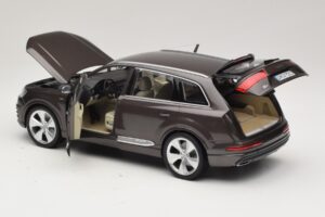 Audi Q7 4M Argus Brown Minichamps 1:18 5011407615 Metāls — attēls 5 no 8