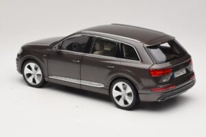 Audi Q7 4M Argus Brown Minichamps 1:18 5011407615 Metāls — attēls 7 no 8