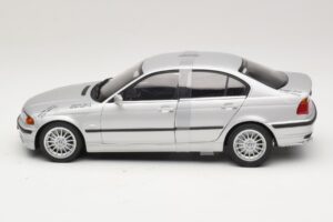 BMW 3-Series E46 6-Cylinder Sudrabs UT Models 1:18 20512 Metāls — attēls 3 no 6