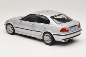 BMW 3-Series E46 6-Cylinder Sudrabs UT Models 1:18 20512 Metāls — attēls 5 no 6