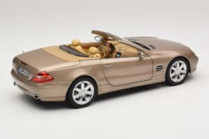 Mercedes SL500 R230 Travertine Beige Norev 1:18 183843 Metāls — attēls 3 no 9