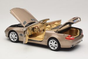 Mercedes SL500 R230 Travertine Beige Norev 1:18 183843 Metāls — attēls 6 no 9