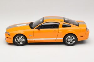 Ford Mustang GT S197 Grabber Orange Metallic AUTOart 1:18 73117-A1 Metāls — attēls 4 no 8