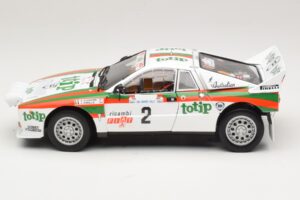 Lancia 037 #2 A. Bettega / M. Perissinot Rally San Marino 1984 Kyosho 1:18 08306F Metāls — attēls 4 no 8