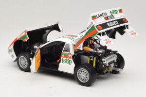 Lancia 037 #2 A. Bettega / M. Perissinot Rally San Marino 1984 Kyosho 1:18 08306F Metāls — attēls 5 no 8