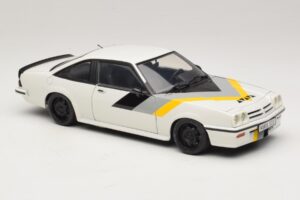 Opel Manta B GT/E Balts Melni Pielāgoti Diski Revell 1:18 08422 Metāls — attēls 6 no 8