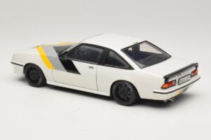 Opel Manta B GT/E Balts Melni Pielāgoti Diski Revell 1:18 08422 Metāls — attēls 7 no 8